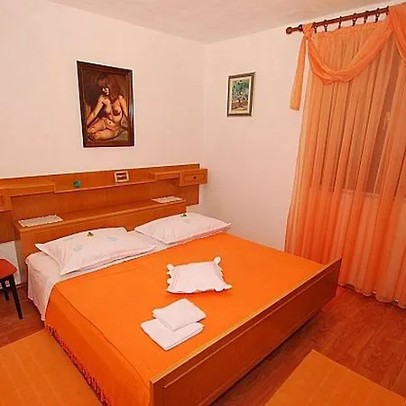 With Parking Space - 17907 Apartment Rogoznica (Sibenik-Knin)