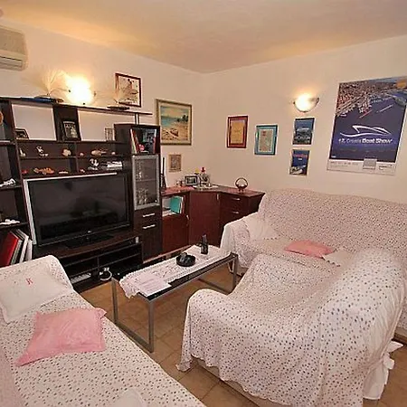 公寓 With Parking Space - 17907 罗戈兹尼察