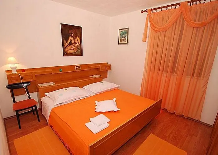 With Parking Space - 17907 Apartamento Rogoznica (Sibenik-Knin)